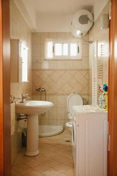 Rare Durres Apartment With Private Parking & Garden Екстер'єр фото