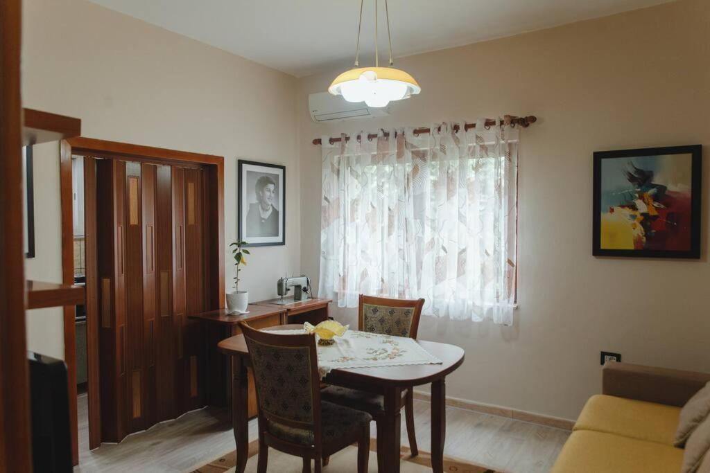 Rare Durres Apartment With Private Parking & Garden Екстер'єр фото
