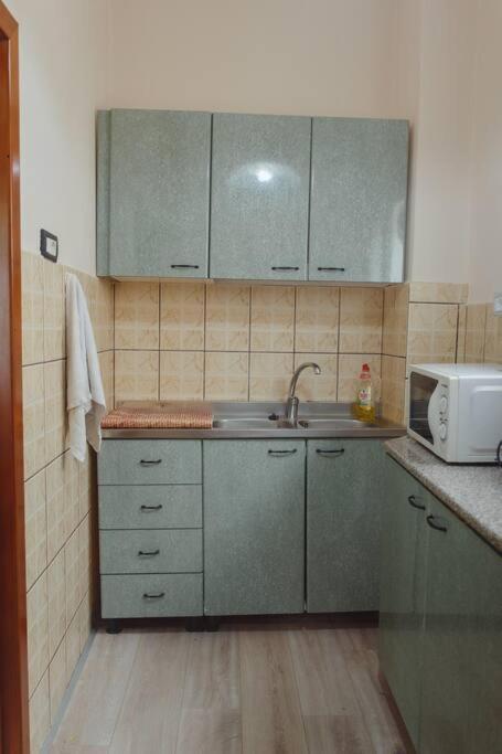 Rare Durres Apartment With Private Parking & Garden Екстер'єр фото