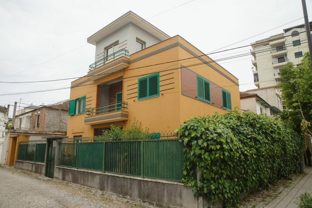 Rare Durres Apartment With Private Parking & Garden Екстер'єр фото