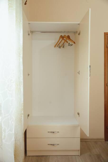 Rare Durres Apartment With Private Parking & Garden Екстер'єр фото